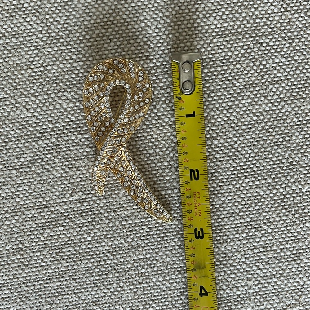 Gold pin